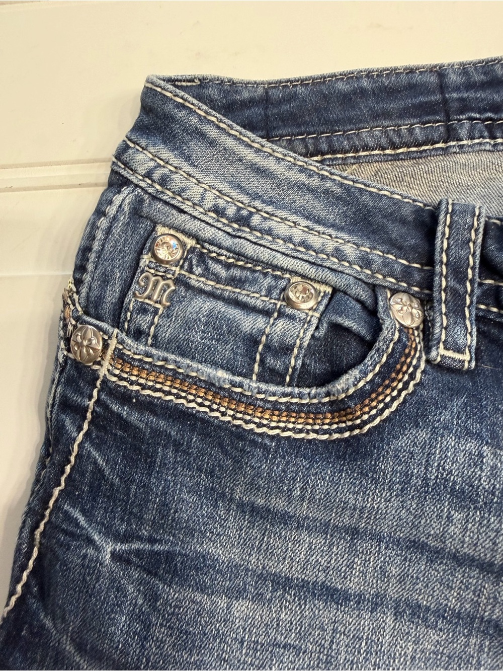 Miss Me Women’s Sz 29 Blue Gemstone Embellished Blue Mid Rise Bootcut Jeans - Picture 4 of 8